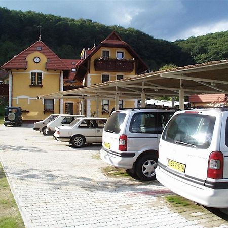 Hotel Szeleta Лиллафюред Экстерьер фото