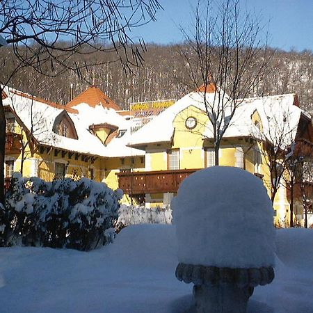 Hotel Szeleta Лиллафюред Экстерьер фото