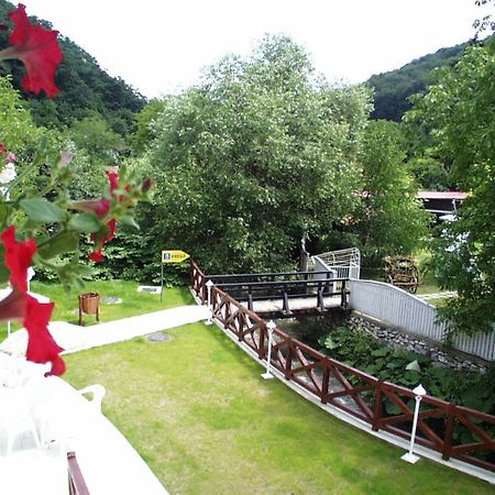 Hotel Szeleta Лиллафюред Экстерьер фото