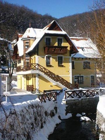 Hotel Szeleta Лиллафюред Экстерьер фото