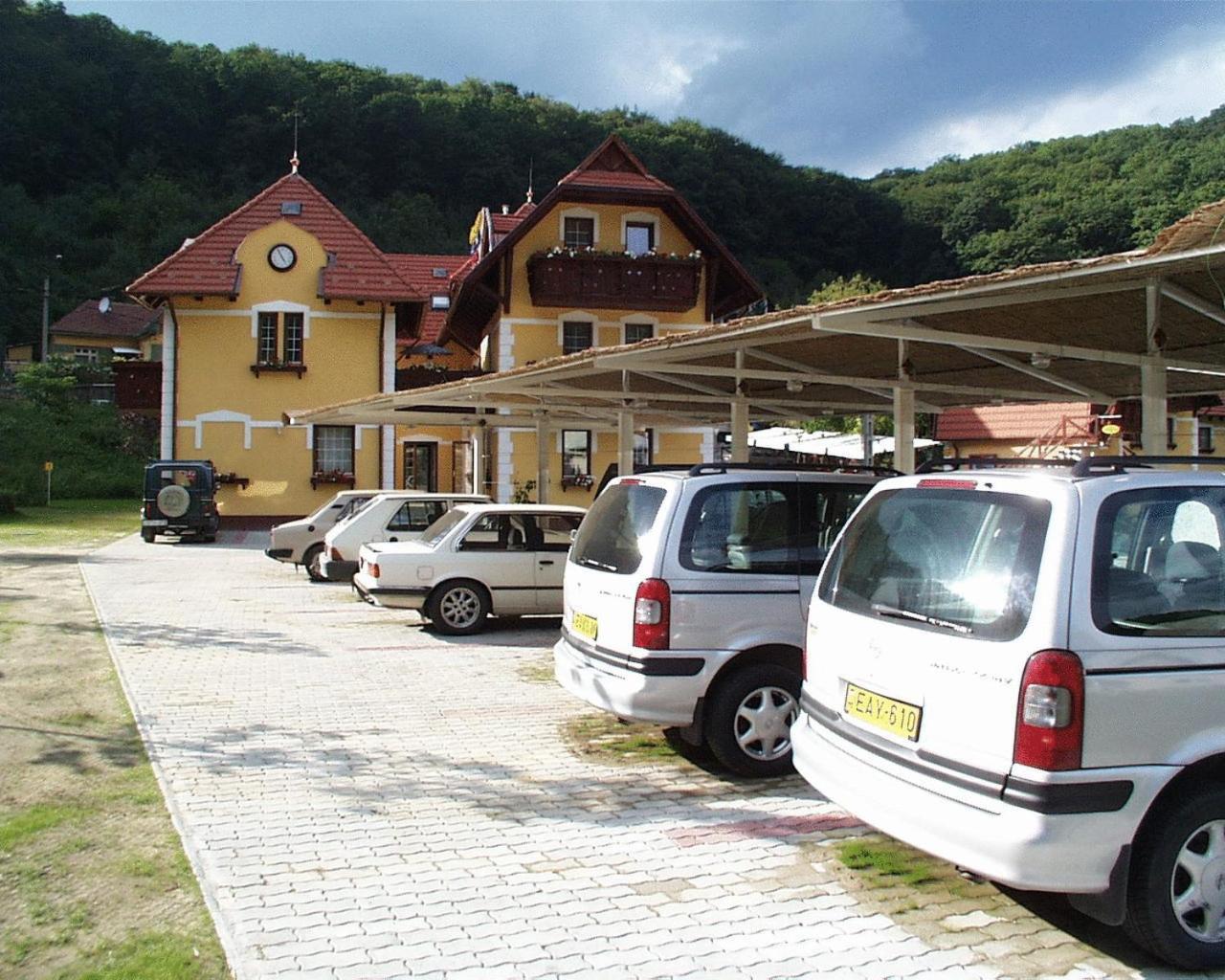 Hotel Szeleta Лиллафюред Экстерьер фото