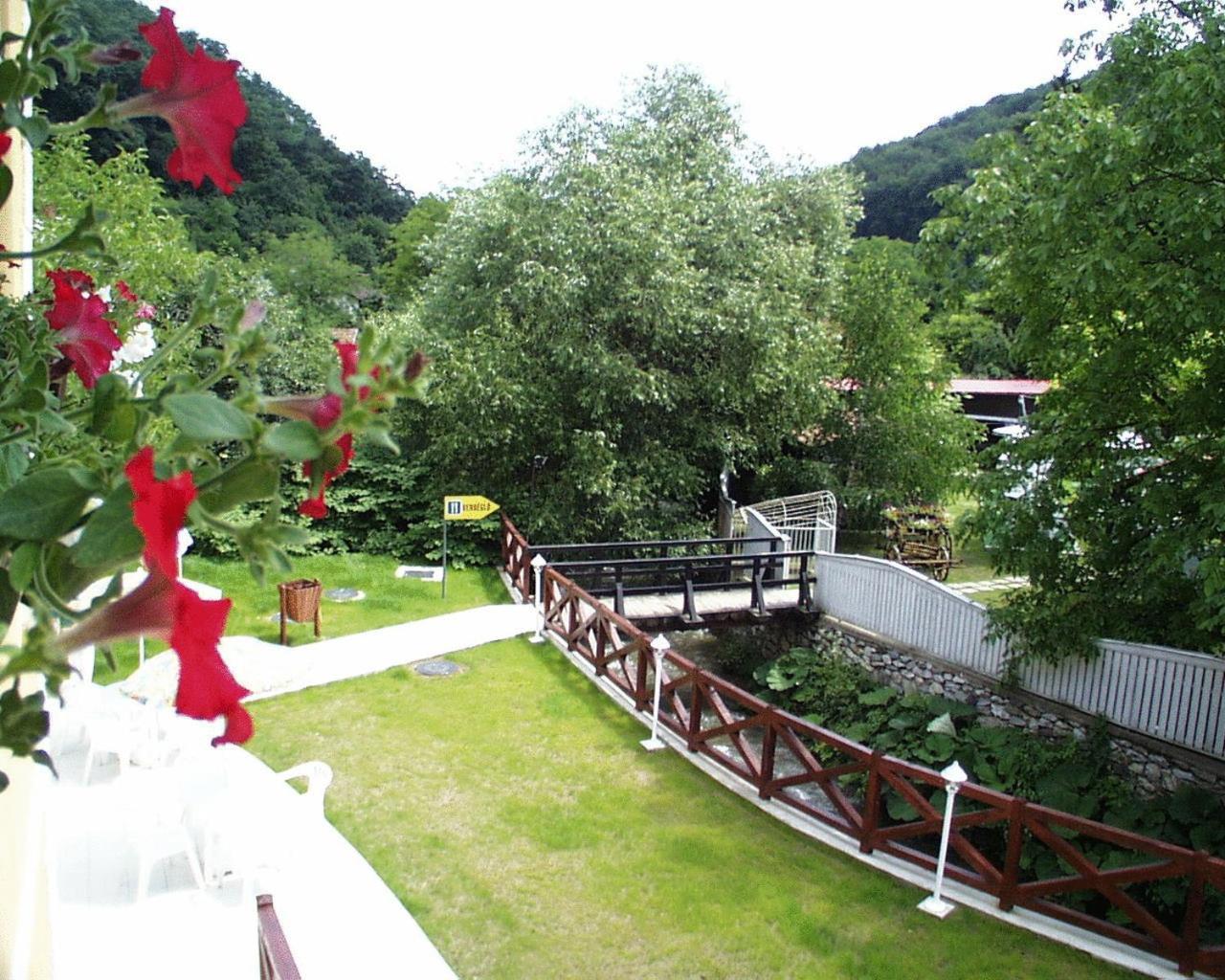 Hotel Szeleta Лиллафюред Экстерьер фото