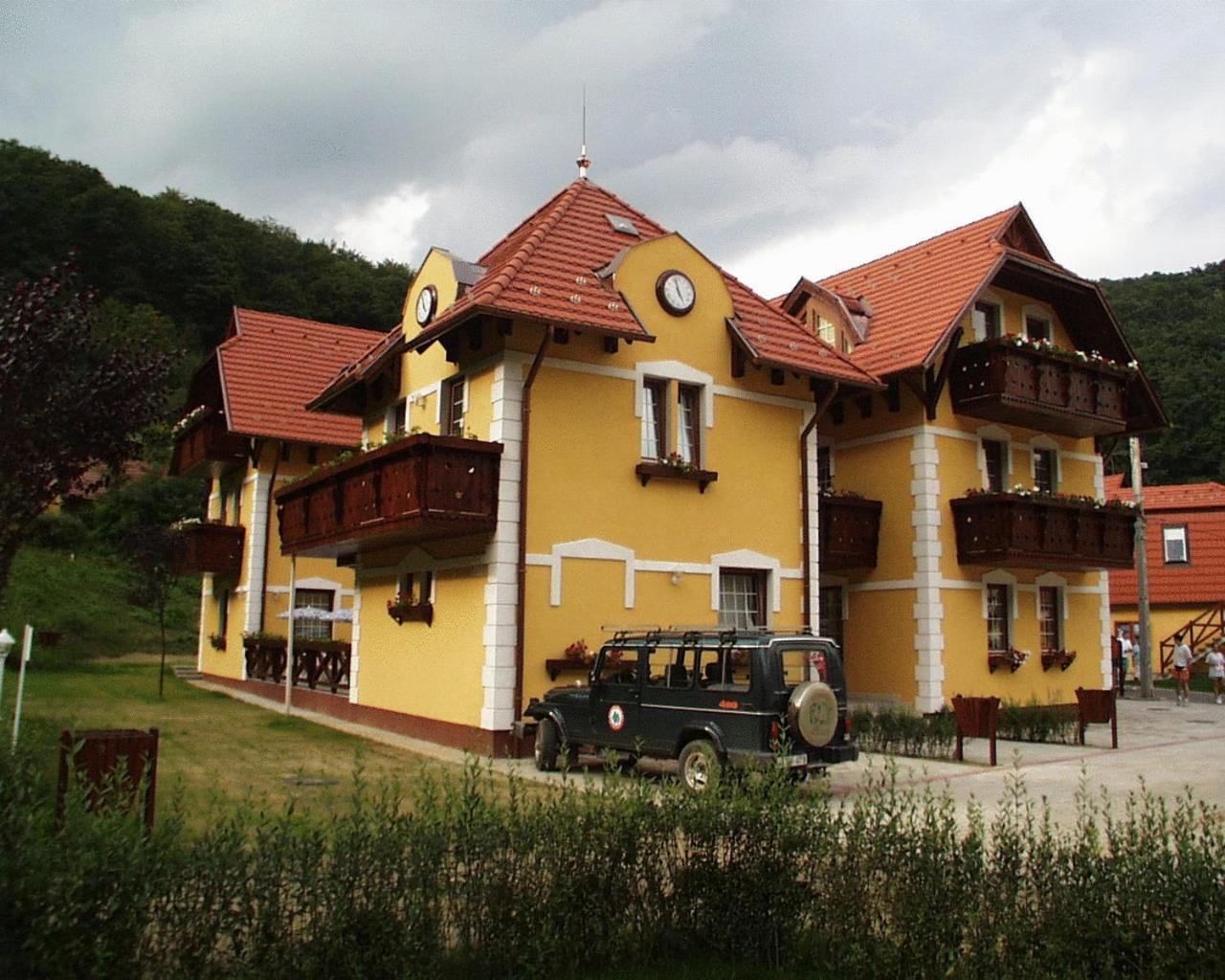 Hotel Szeleta Лиллафюред Экстерьер фото